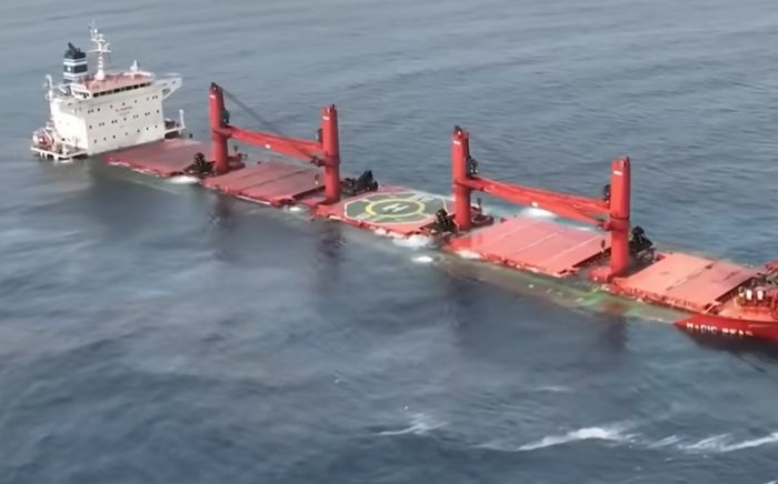 Lật tàu ngoài khơi khiến 68 người thiệt mạng, 74 người mất tích