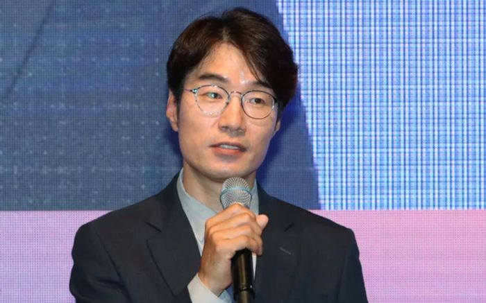 Nam diễn viên nổi tiếng được phát hiện qua đời trong xe ô tô