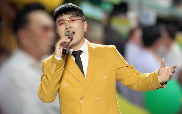 Bất ngờ cuộc sống của nam ca sĩ Việt nổi tiếng một thời nay bán bánh mì, ở nhà chục tỷ