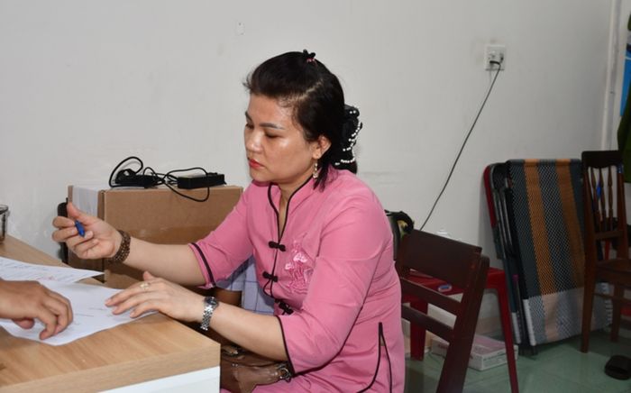 Vụ bảo mẫu ném bé trai 14 tháng xuống nền nhà: Không có phép màu cho bé con!