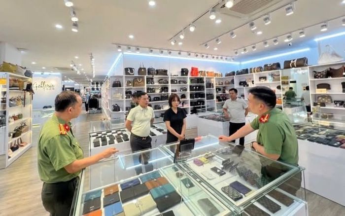 Bí mật bên trong 2 cơ sở kinh doanh hạng sang tại Hà Nội