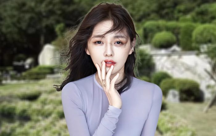 TikToker gây tranh cãi với hành động nhạy cảm tại mộ của Từ Hy Viên