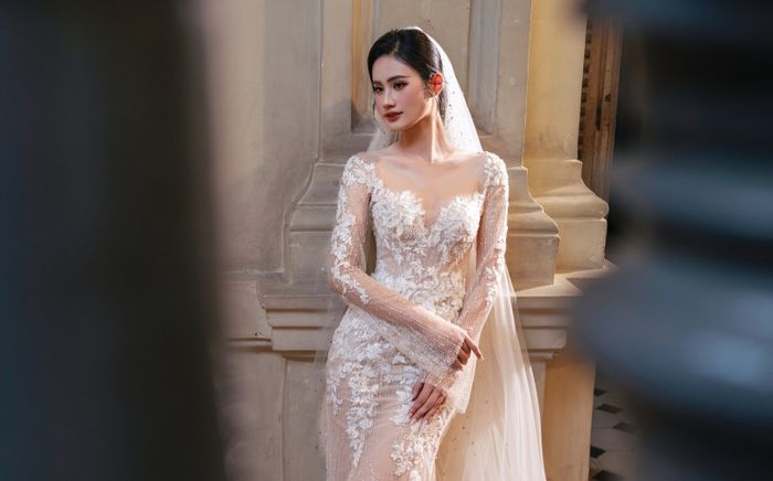 Hoa hậu Ý Nhi bất ngờ diện váy cưới