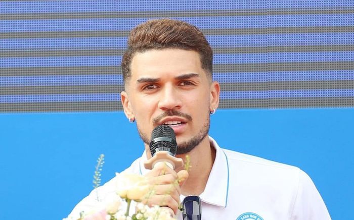 Tiền vệ Hendrio bất ngờ bị HLV Nhật Bản gạch tên