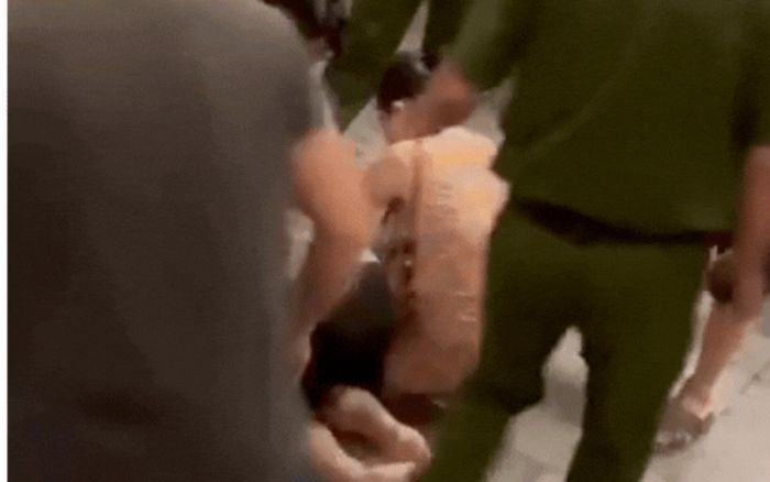 Nữ điều dưỡng ép tim kịp thời, cứu sống khách du lịch bất tỉnh giữa phố