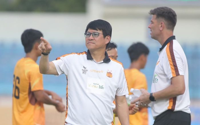 HAGL thua trận thứ ba ở Thái Lan, HLV Vũ Tiến Thành vẫn vui