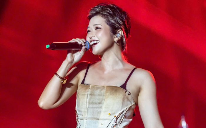 Nữ ca sĩ Việt lên tiếng trước thông tin xin hát miễn phí ở hội chợ Trung Quốc
