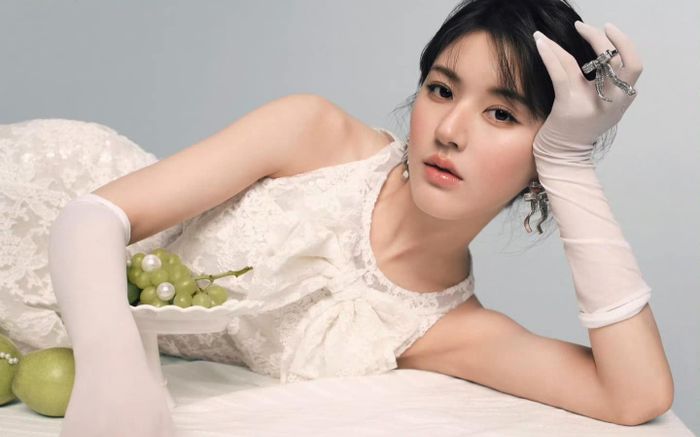 Triệu Lộ Tư bất ngờ 'bóng gió' chuyện tan rã