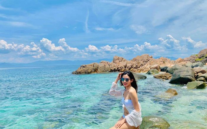 Khám phá đảo Bình Hưng dịp 2/9: Biển xanh, cát trắng, san hô rực rỡ