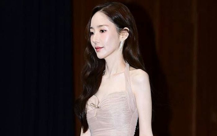 Ngoại hình gây lo lắng của Park Min Young