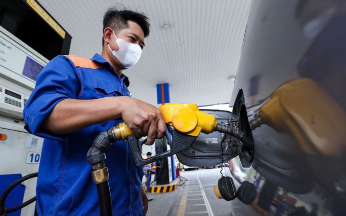 Giá xăng dầu hôm nay 1/9: Giảm liên tục