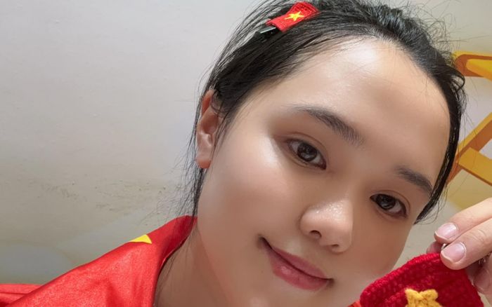 Vợ trung vệ Duy Mạnh báo tin dữ