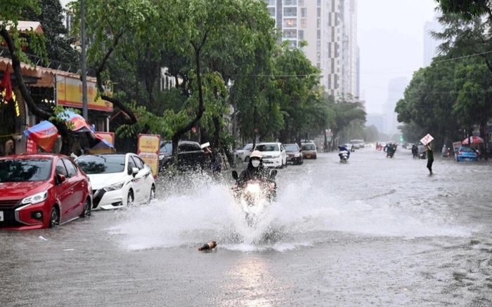 Nhiều tỉnh miền Bắc mưa to, dông lốc trong hôm nay