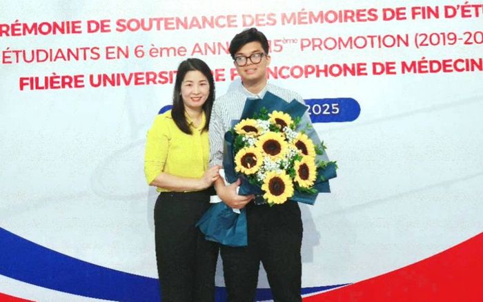 Tân bác sĩ Nguyễn Đình Hoàng từ chối chuyên ngành đang 'hot rần rần' cõi mạng là ai?