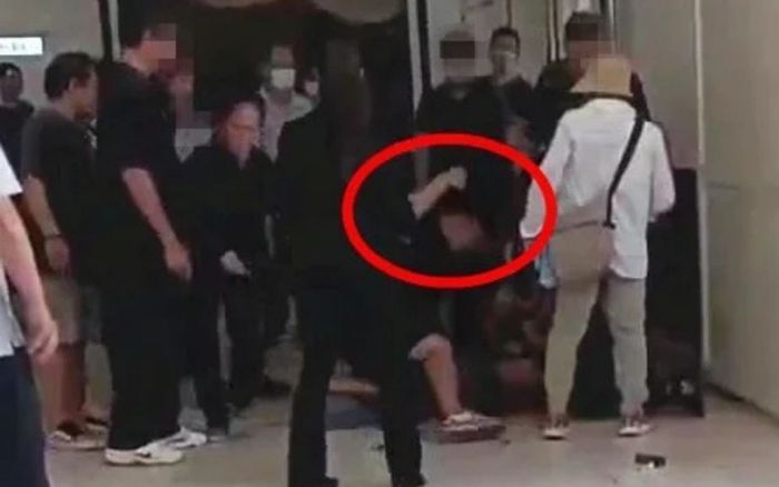 Thi thể cụ bà bị hỏa táng nhầm, cháu trai lao vào tấn công nhân viên nhà tang lễ