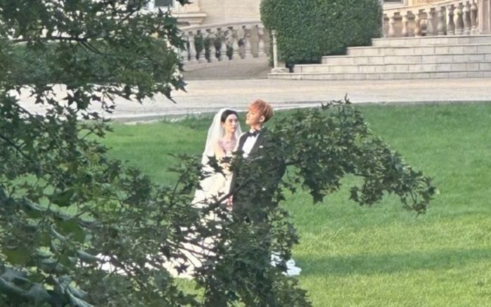 Cặp đôi 'chủ tịch - nàng thơ' bị bắt gặp đi chụp ảnh cưới