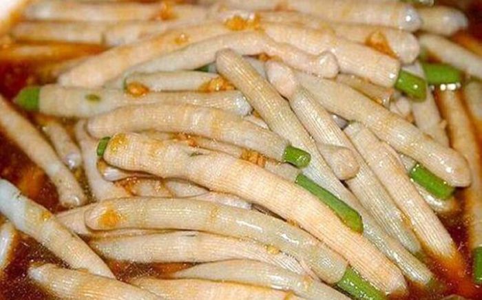 Độc lạ món giun biển xào ở Quảng Ninh