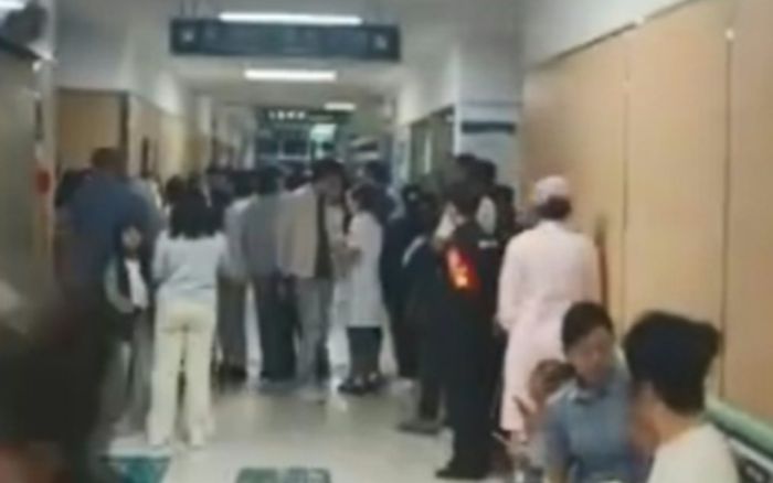 Hơn 400 người đồng loạt bị khó thở, nhập viện khẩn sau một cơn gió kì lạ