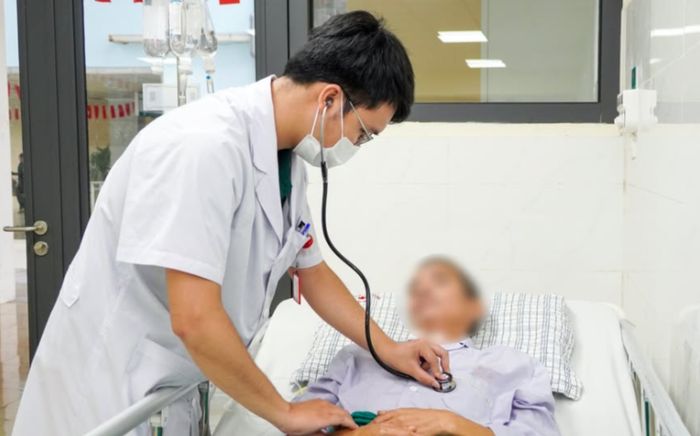 Người đàn ông 58 tuổi bị đái tháo đường thoát chết trong gang tấc nhờ hàng xóm