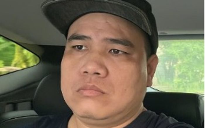 Đặt mua 4 chiếc điện thoại, gã đàn ông có hành vi đáng xấu hổ khi shipper giao hàng