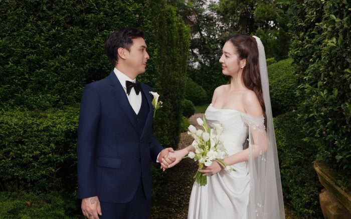 Lộ ảnh cưới của Hồ Quang Hiếu, nhan sắc vợ kém 17 tuổi gây sốt