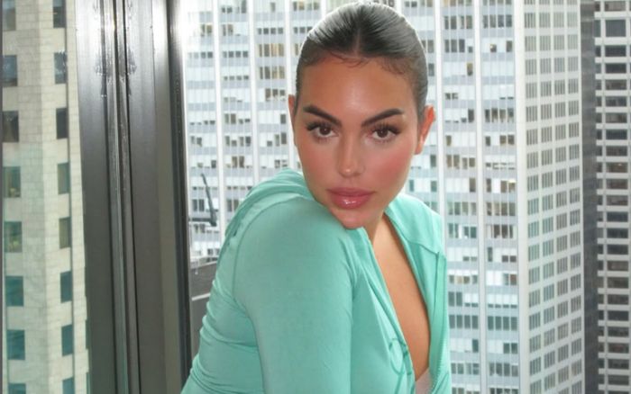 Ảnh đi tiệc gây sốt của bạn gái Ronaldo