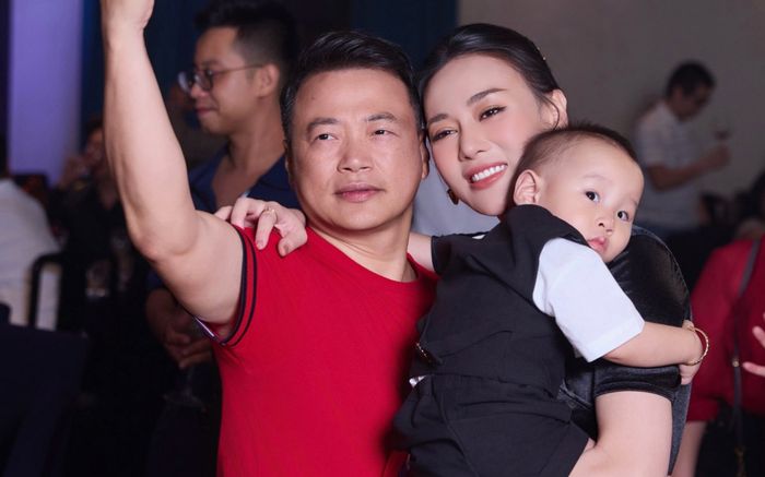 Phương Oanh tung ảnh nét căng với gia đình, netizen soi ra cuộc sống hiện tại
