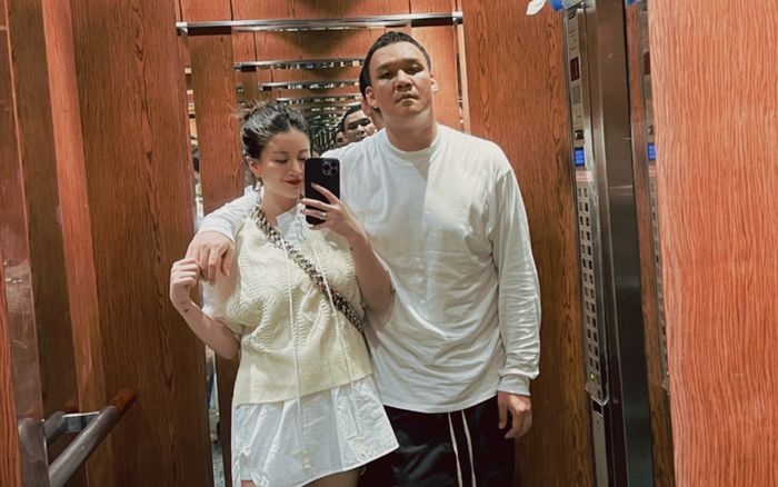 Nữ ca sĩ tuyên bố ly hôn sau khi chồng bị bắt gặp ôm nữ đồng nghiệp