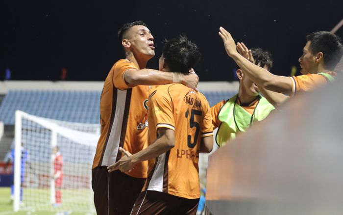 Thần đồng Gia Bảo tỏa sáng giúp HAGL thắng ấn tượng