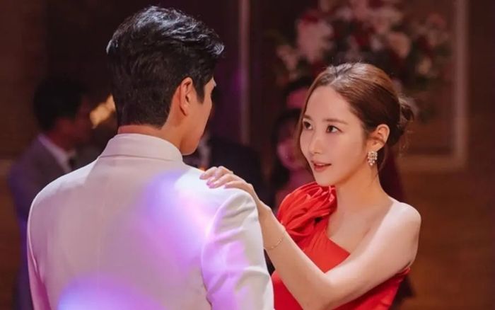 Cặp đôi xứ Hàn 'gương vỡ lại lành' sau màn đấu tố kẻ sống người còn