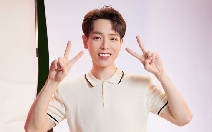 Học theo Phương Mỹ Chi, Đức Phúc có hành động này khi đi thi quốc tế