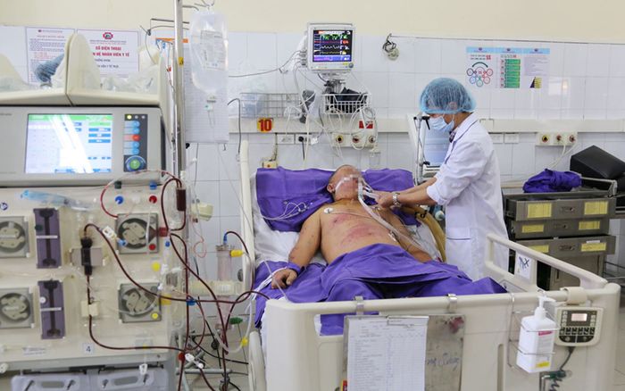 Nam thanh niên Hà Nội suýt mất mạng vì nhậu với lòng lợn và nem chua