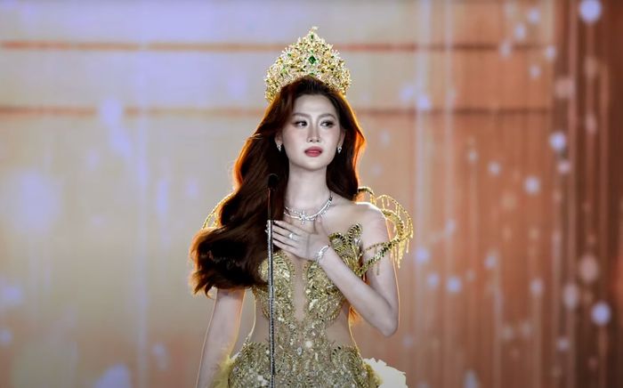 Trực tiếp chung kết Miss Grand Vietnam 2025: Quế Anh bật khóc khi final-walk