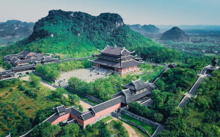 Ngôi làng dưới chân núi Tràng An - Nơi không có xe máy và cuộc sống trôi chậm