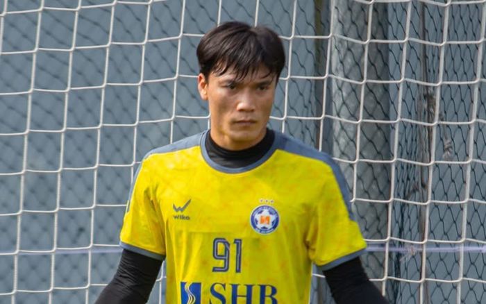 Thủ môn Bùi Tiến Dũng giữ sạch lưới, Công Phượng gây khó hiểu