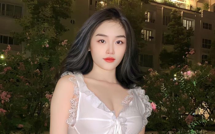 Nhan sắc đời thường của Miss Grand Vietnam Yến Nhi