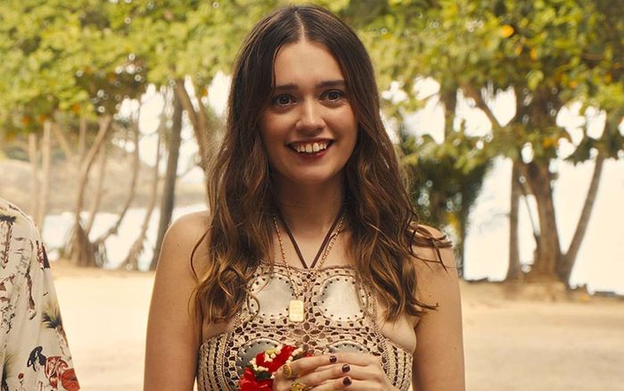 Nữ diễn viên phim Sex Education trả giá đắt vì đóng cảnh nóng