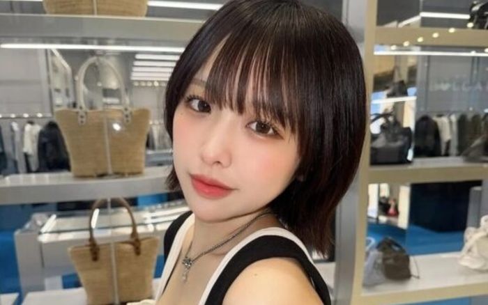 Nữ ca sĩ sốc khi phát hiện bị quay lén cảnh thay đồ bằng 5 camera ẩn