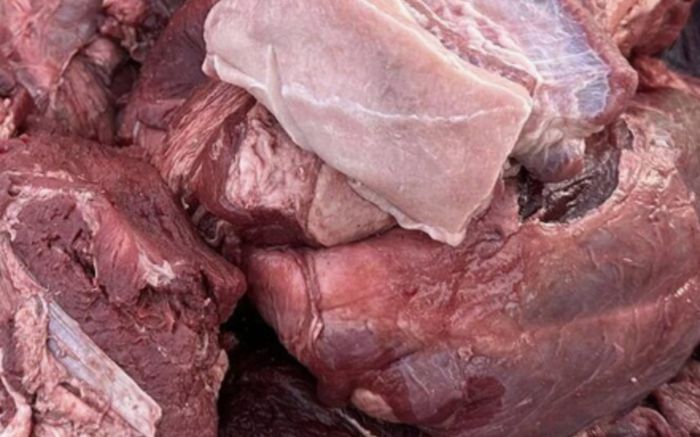 Người đàn ông bị đuổi khỏi chợ vì bán thịt bò giả