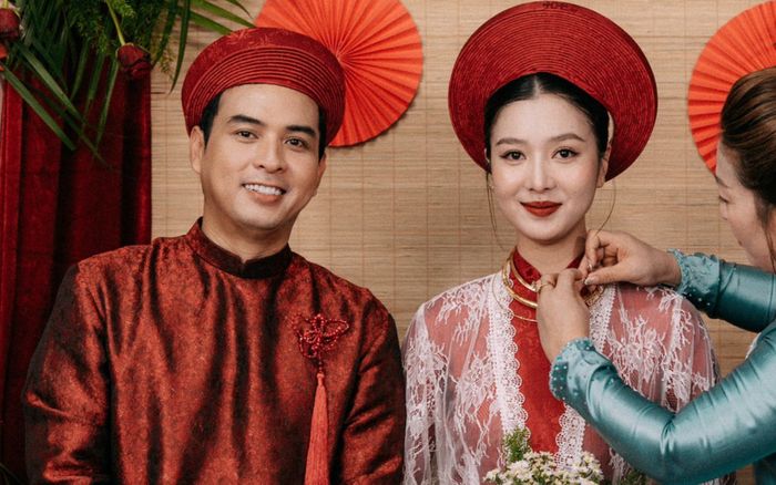 Vợ Hồ Quang Hiếu diện trang phục đám cưới miệt vườn, một chi tiết gây bão mạng