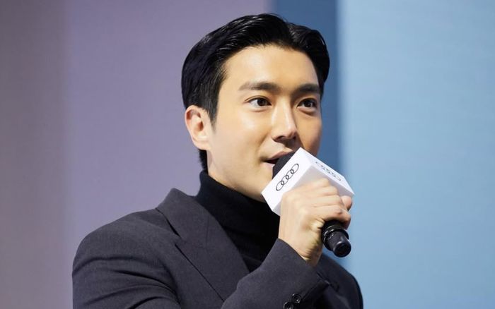 Bị fan yêu cầu rời khỏi nhóm, Siwon (Super Junior) đáp trả thẳng thắn