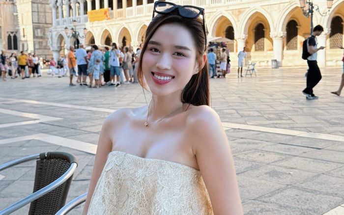 Đỗ Thị Hà diện váy xuyên thấu khoe vẻ đẹp căng tràn, netizen soi một điểm đắt giá