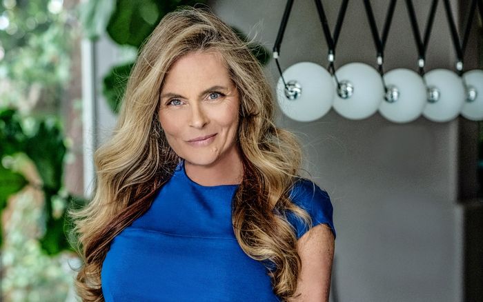 Siêu mẫu U70 chia sẻ về áp lực giữ gìn nhan sắc