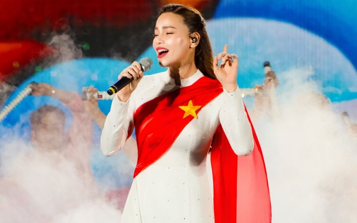 Hồ Ngọc Hà xin lỗi khán giả ngoài đường