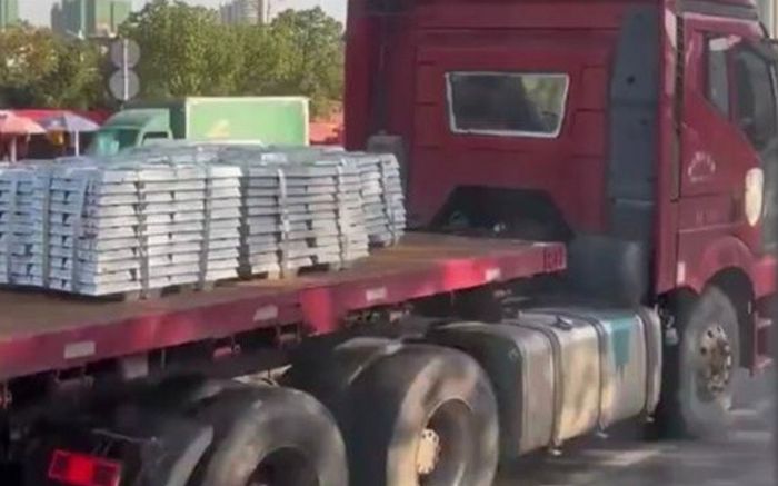 Hơn 5 tỷ đồng 'bốc hơi' trên đường, tài xế treo thưởng khủng cho ai tìm thấy