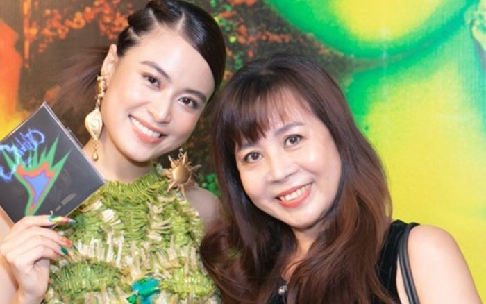 Mẹ ruột tuyên bố 2 chữ về Hoàng Thùy Linh