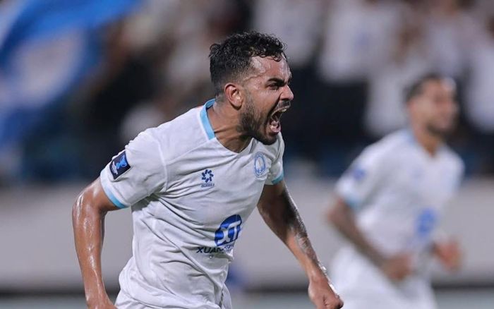 Chân sút thay Nguyễn Xuân Son quá hay