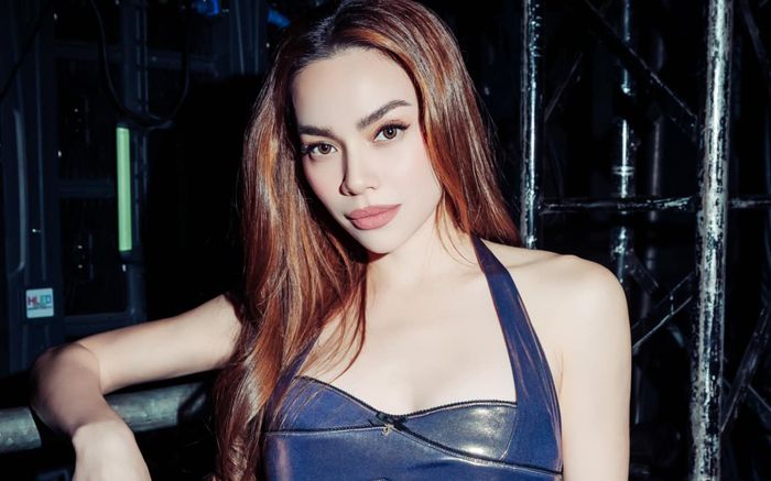 Hồ Ngọc Hà tưởng diện đồ cho có khi đi công tác, cái kết gây bão cõi mạng