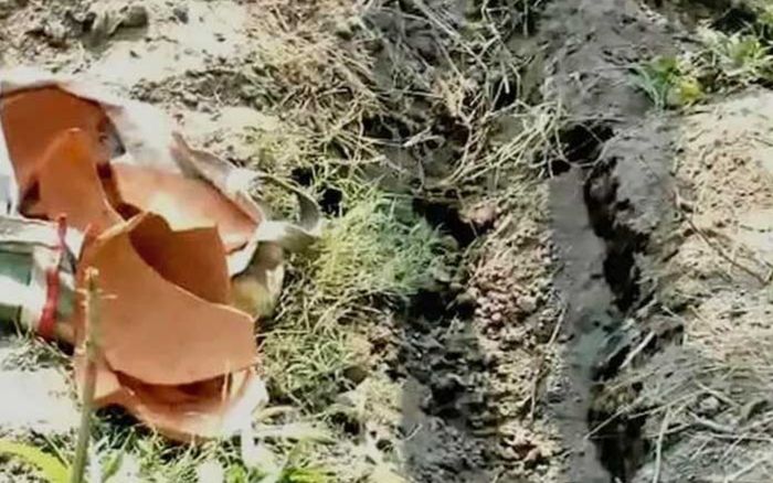 Đi chăn dê, người đàn ông bàng hoàng phát hiện bé gái sơ sinh bị chôn sống