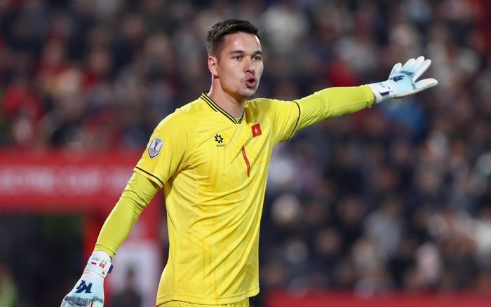 'Báo động đỏ' cho HLV Kim Sang Sik trước Malaysia